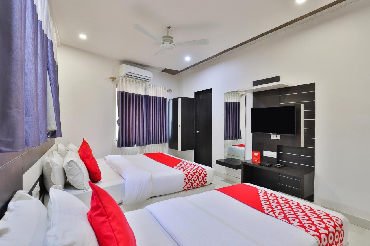 Oyo 18807 Vrajbhoomi Hotel โสมนัส ภายนอก รูปภาพ