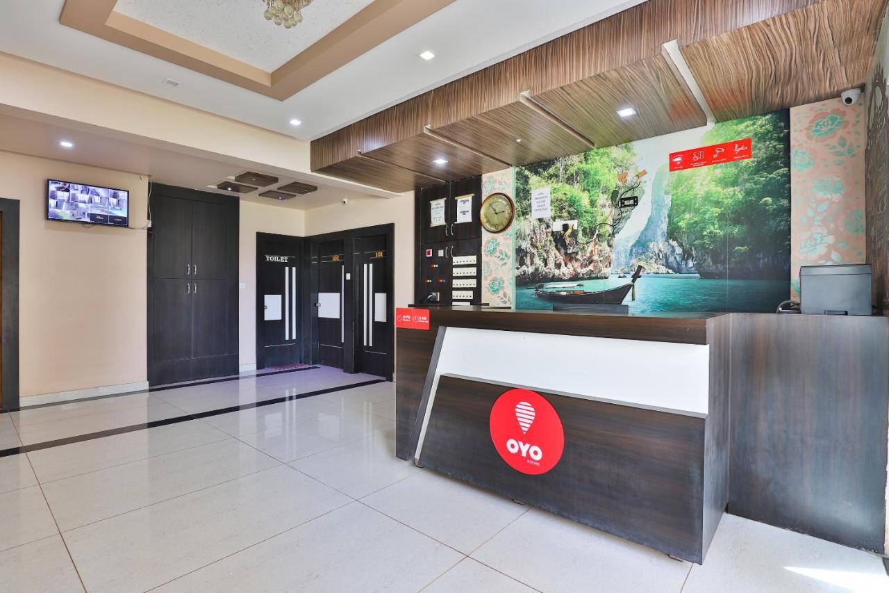Oyo 18807 Vrajbhoomi Hotel โสมนัส ภายนอก รูปภาพ
