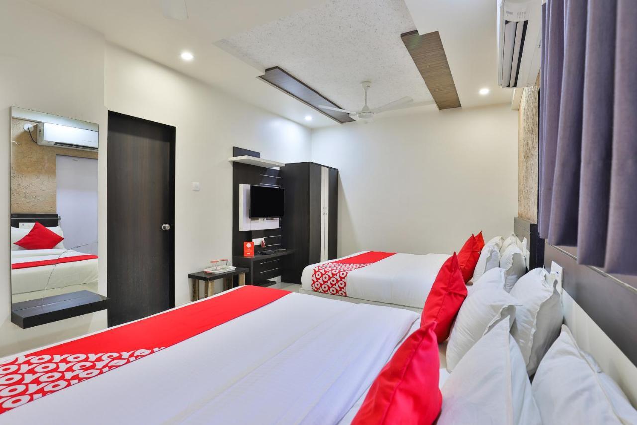Oyo 18807 Vrajbhoomi Hotel โสมนัส ภายนอก รูปภาพ