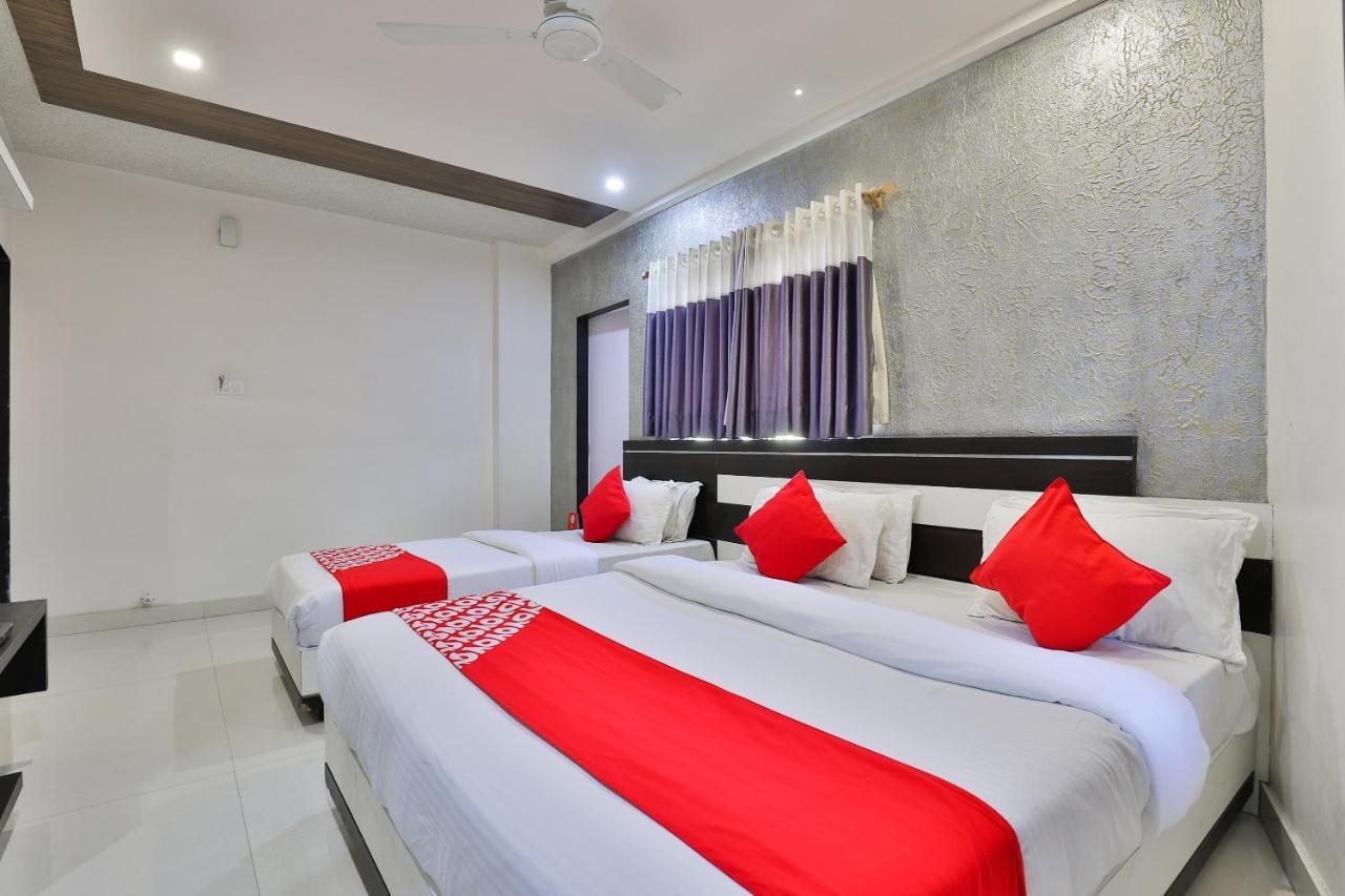 Oyo 18807 Vrajbhoomi Hotel โสมนัส ภายนอก รูปภาพ