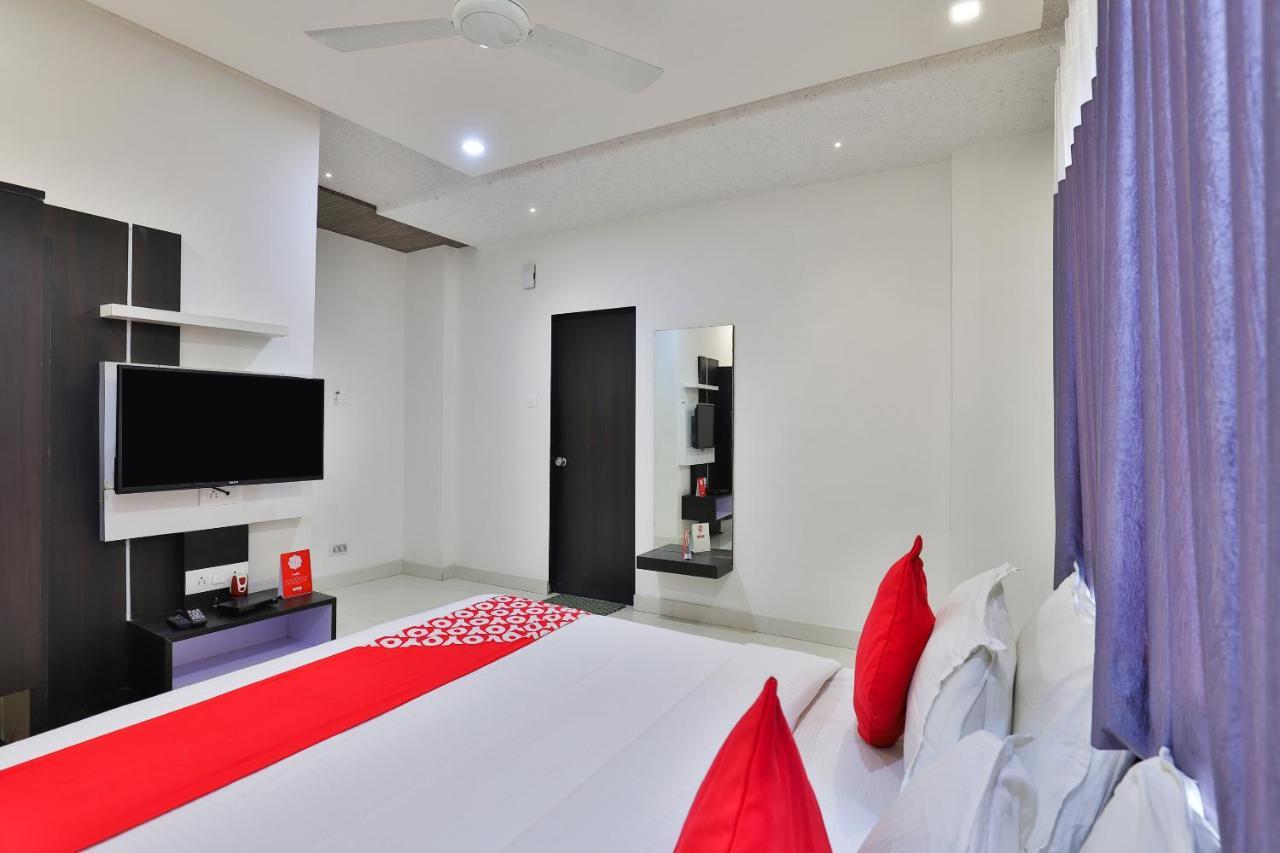 Oyo 18807 Vrajbhoomi Hotel โสมนัส ภายนอก รูปภาพ