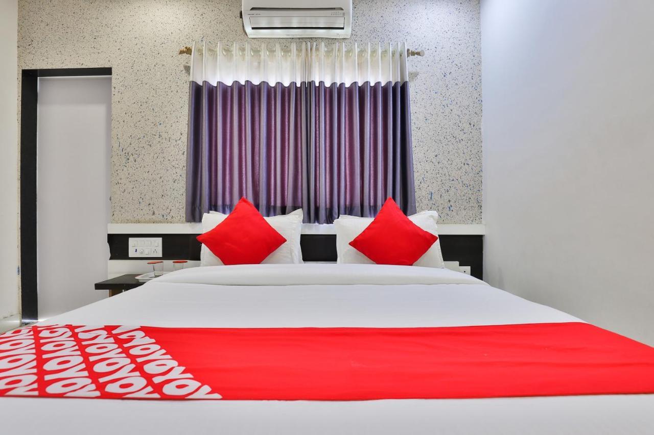 Oyo 18807 Vrajbhoomi Hotel โสมนัส ภายนอก รูปภาพ