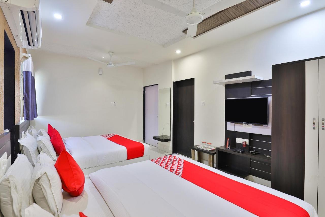 Oyo 18807 Vrajbhoomi Hotel โสมนัส ภายนอก รูปภาพ