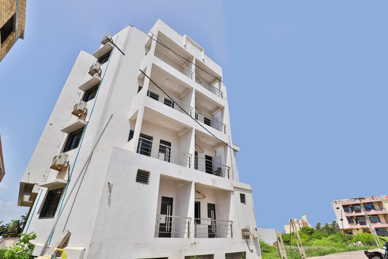 Oyo 18807 Vrajbhoomi Hotel โสมนัส ภายนอก รูปภาพ